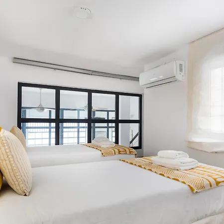 New Charming Duplex With Private Patio Apartment Seville